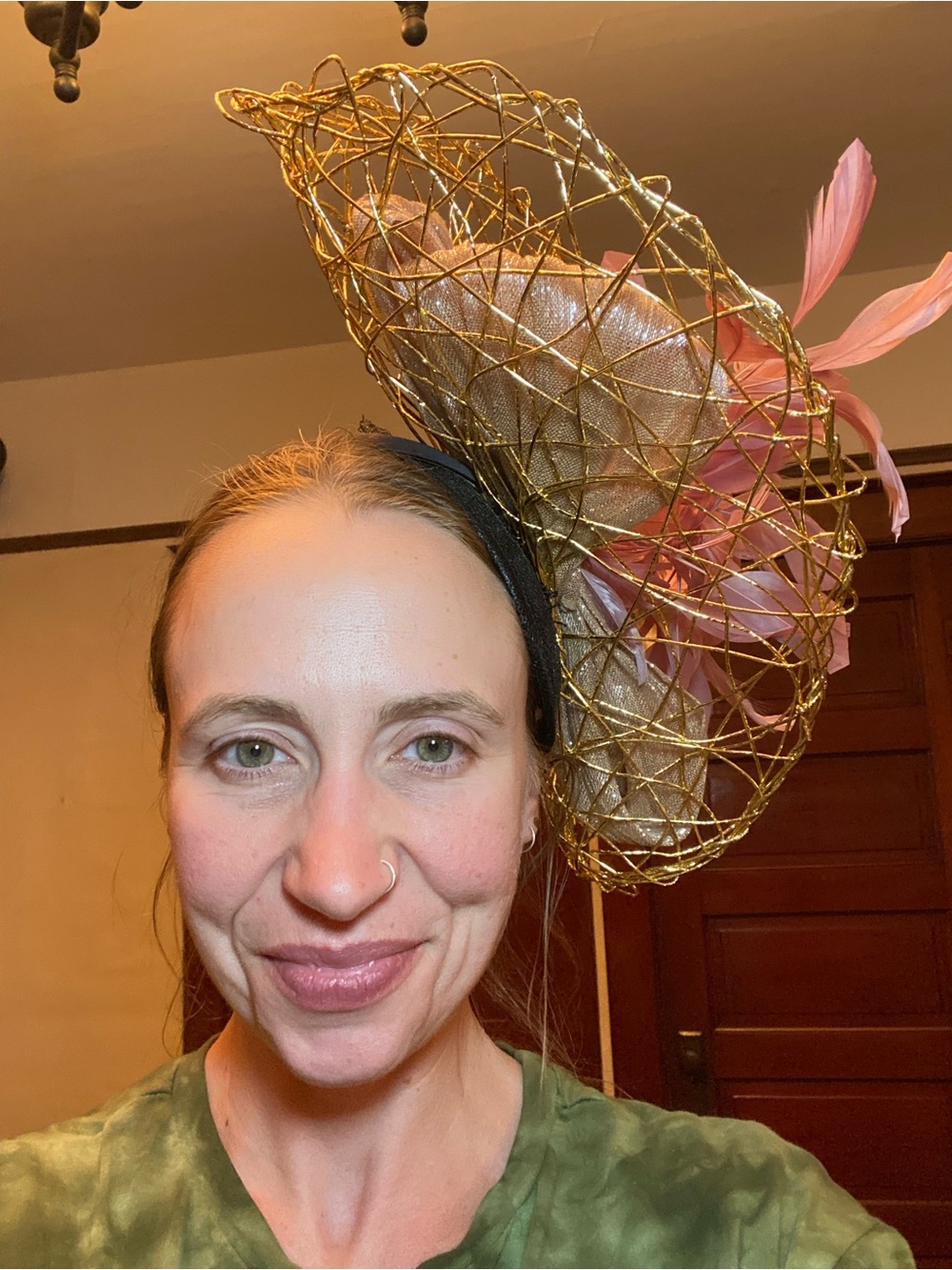 VGUC Aimee Fuller Elegant Gold and Pink Feathered Fascinator Headband